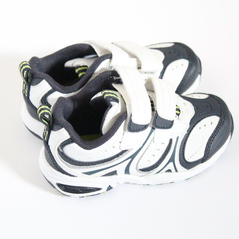 NIB Stride Rite Calyx Little Kids Sneaker sz 7M